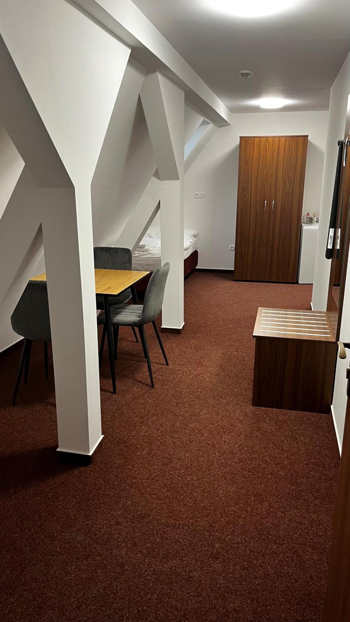 Penzion Sessler *** Trnava Ngoại thất bức ảnh